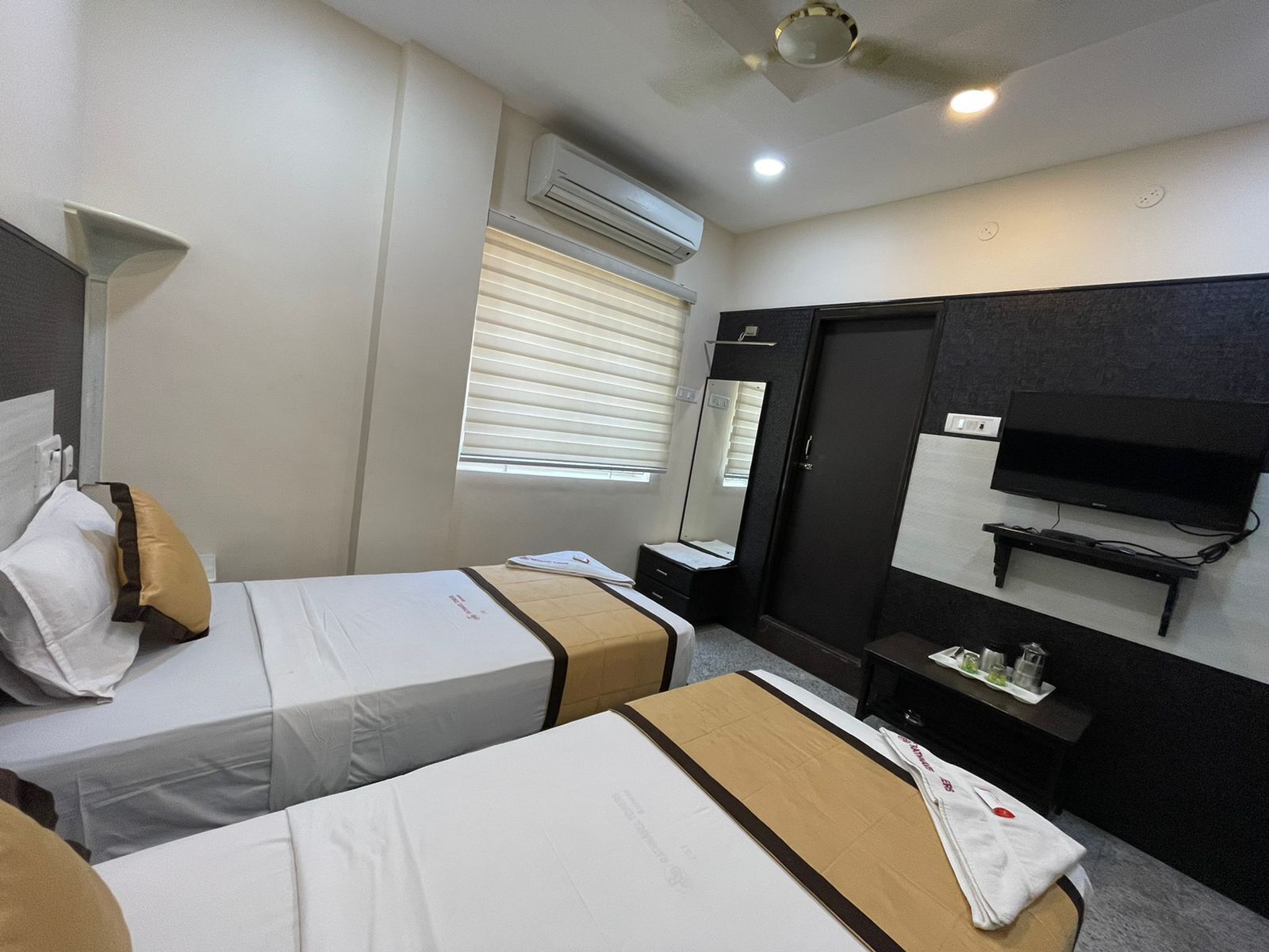 standard double room | 1 bedroom, hypo-allergenic bedding, down duvets, blackout curtains