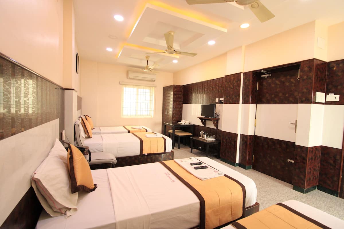 luxury room | 1 bedroom, hypo-allergenic bedding, down duvets, blackout curtains