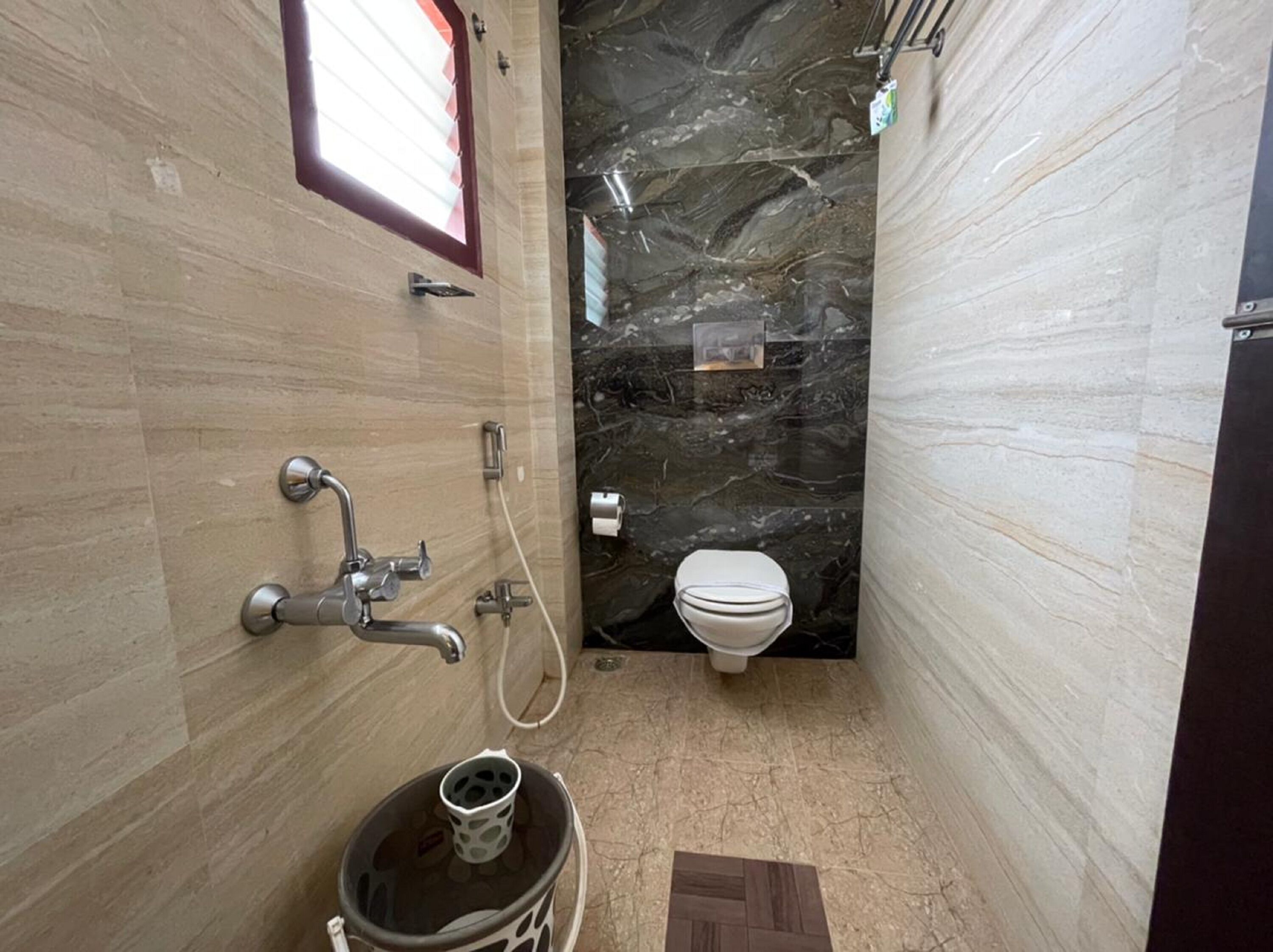 shower, rainfall showerhead, free toiletries, hair dryer