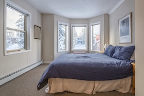 5 bedrooms, iron/ironing board, free WiFi, bed sheets