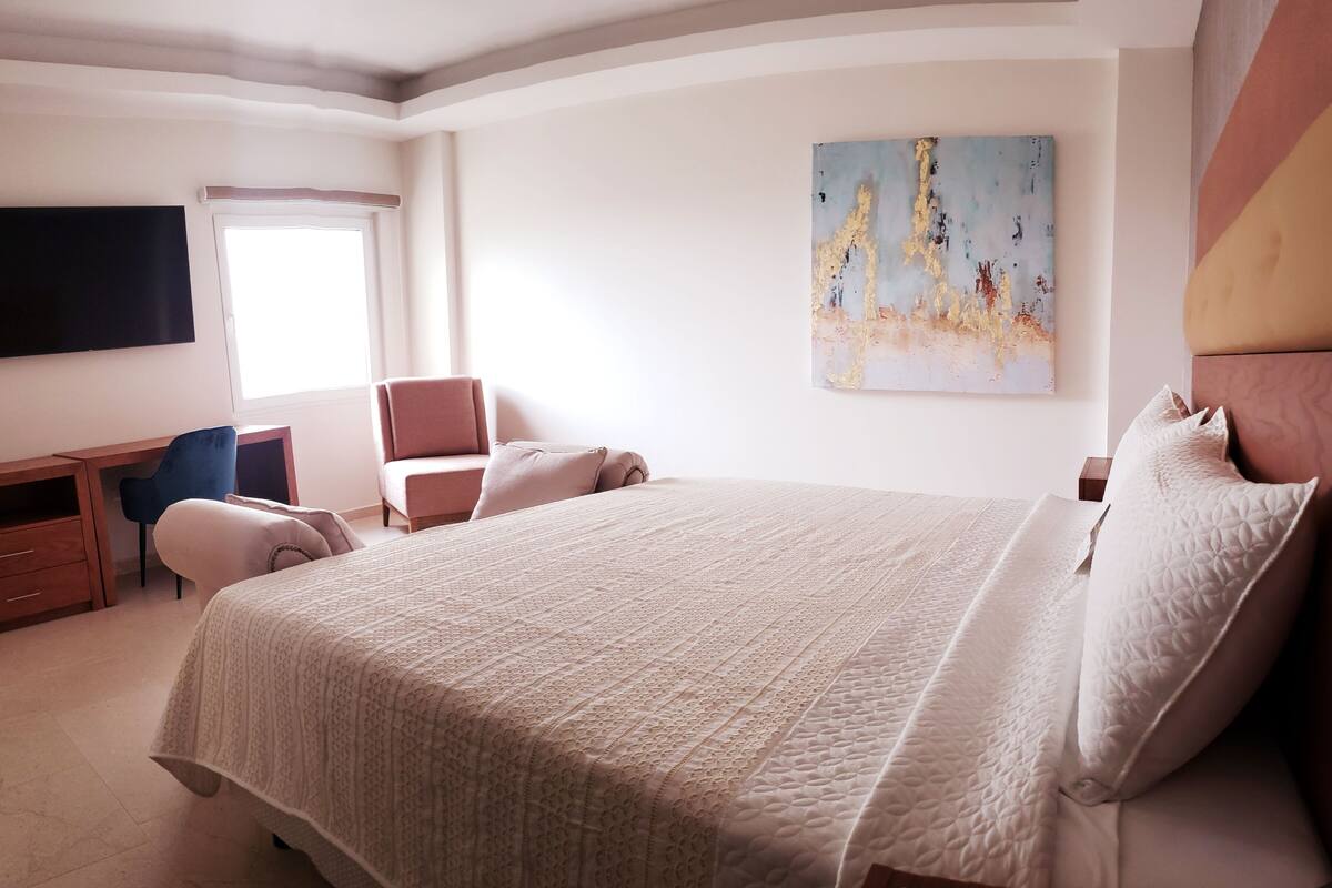 Deluxe Studio Suite, 1 King Bed | In-room safe, desk, laptop workspace, iron/ironing board (on request)