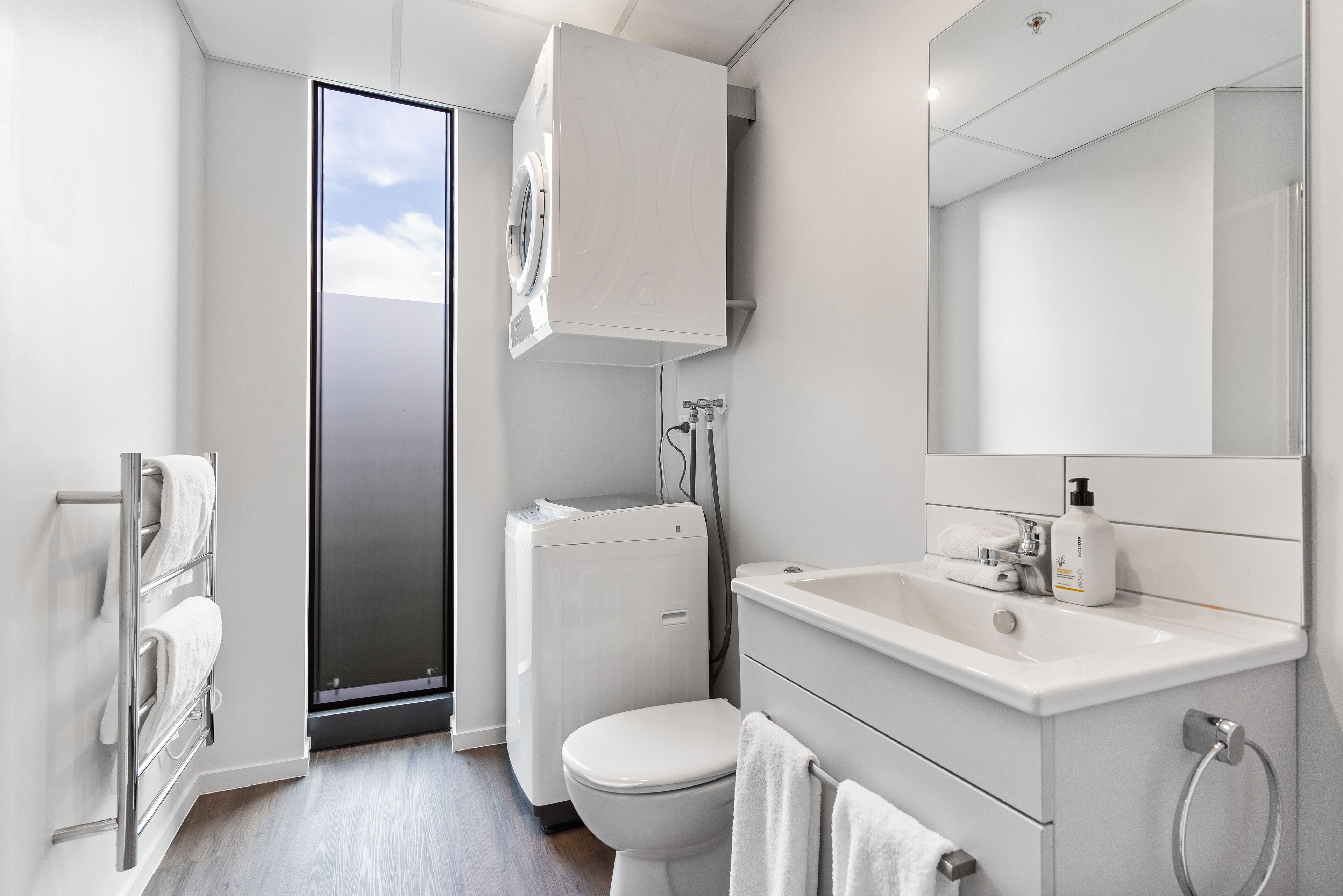 apartment, 2 bedrooms, kitchen (king) | bathroom | shower, free toiletries, hair dryer, towels