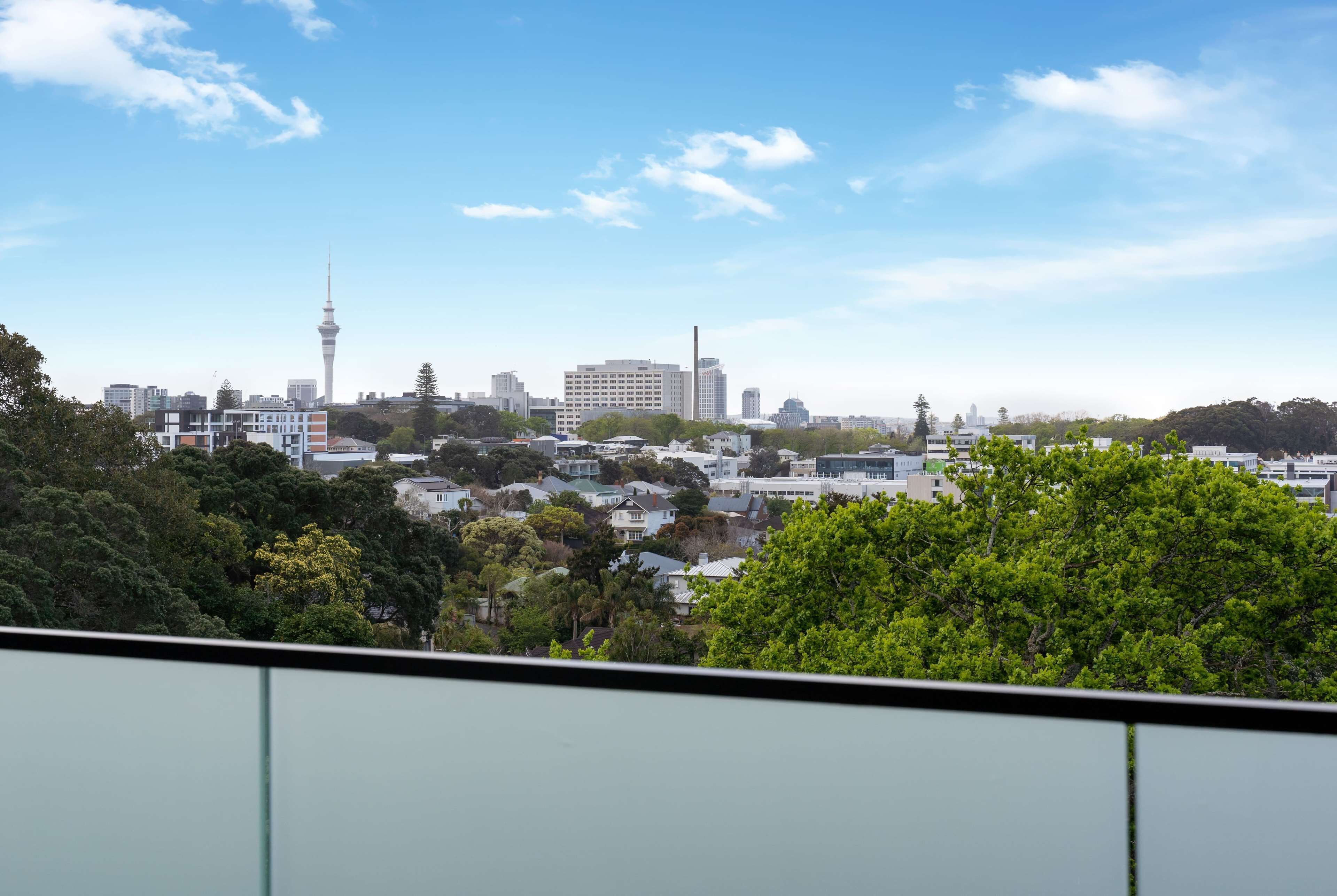 apartment, 3 bedrooms, kitchen (top floor, king & single) | room amenity