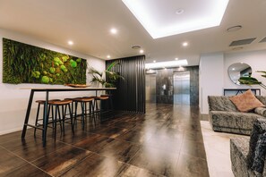 Reception - Ramada by Wyndham Newmarket Auckland (Auckland)