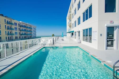 Outdoor pool, sun loungers