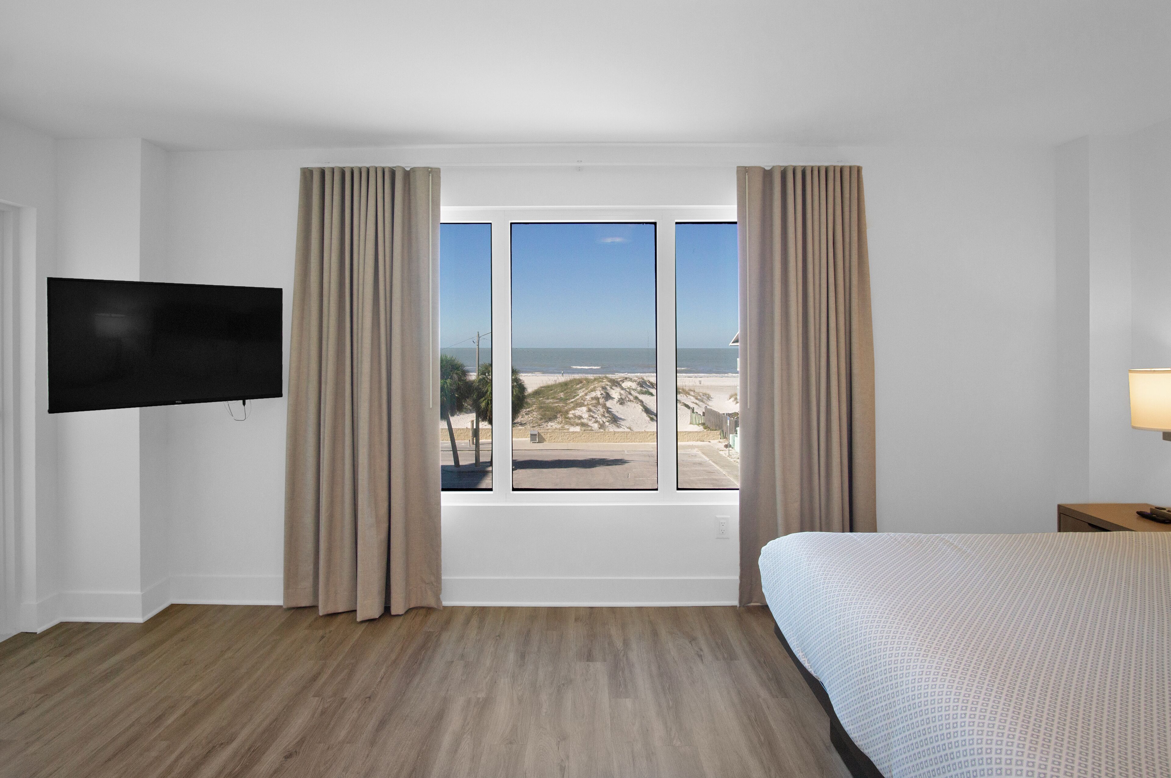 Deluxe Suite, 2 Bedrooms, Ocean View | Premium bedding, down comforters, memory foam beds, in-room safe