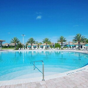 House, 5 Bedrooms | Pool