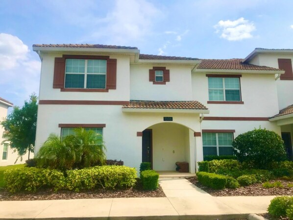 House, 5 Bedrooms | Exterior