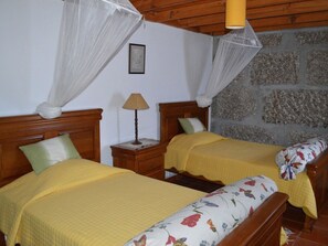 2 bedrooms - Orange Tree Cottage (2 bedrooms, sleeps 4) (Amarante, Portugal)