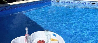 Orange Tree Cottage (2 bedrooms, sleeps 4)