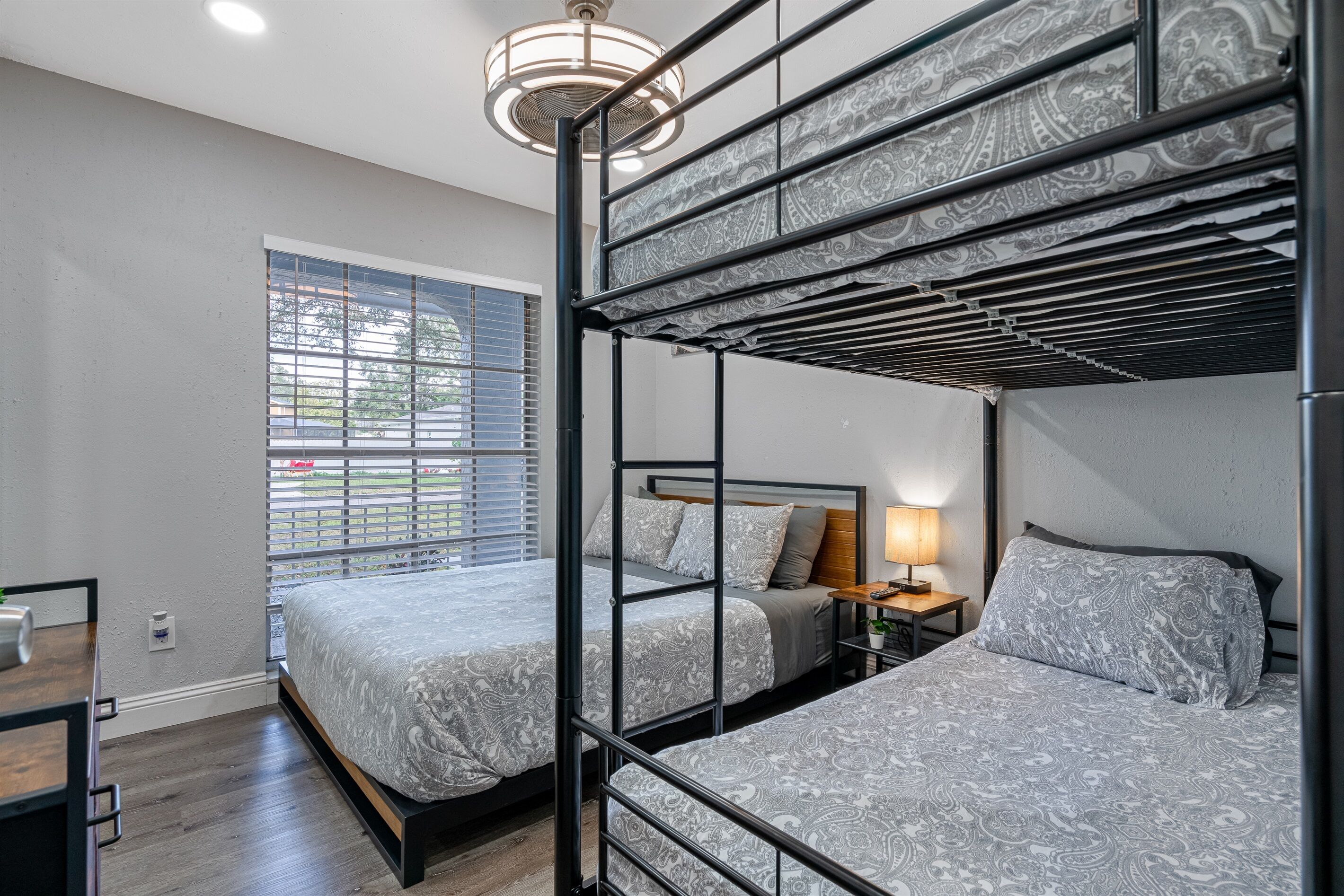 Breathtaking & Renovated Tampa Heated Pool House