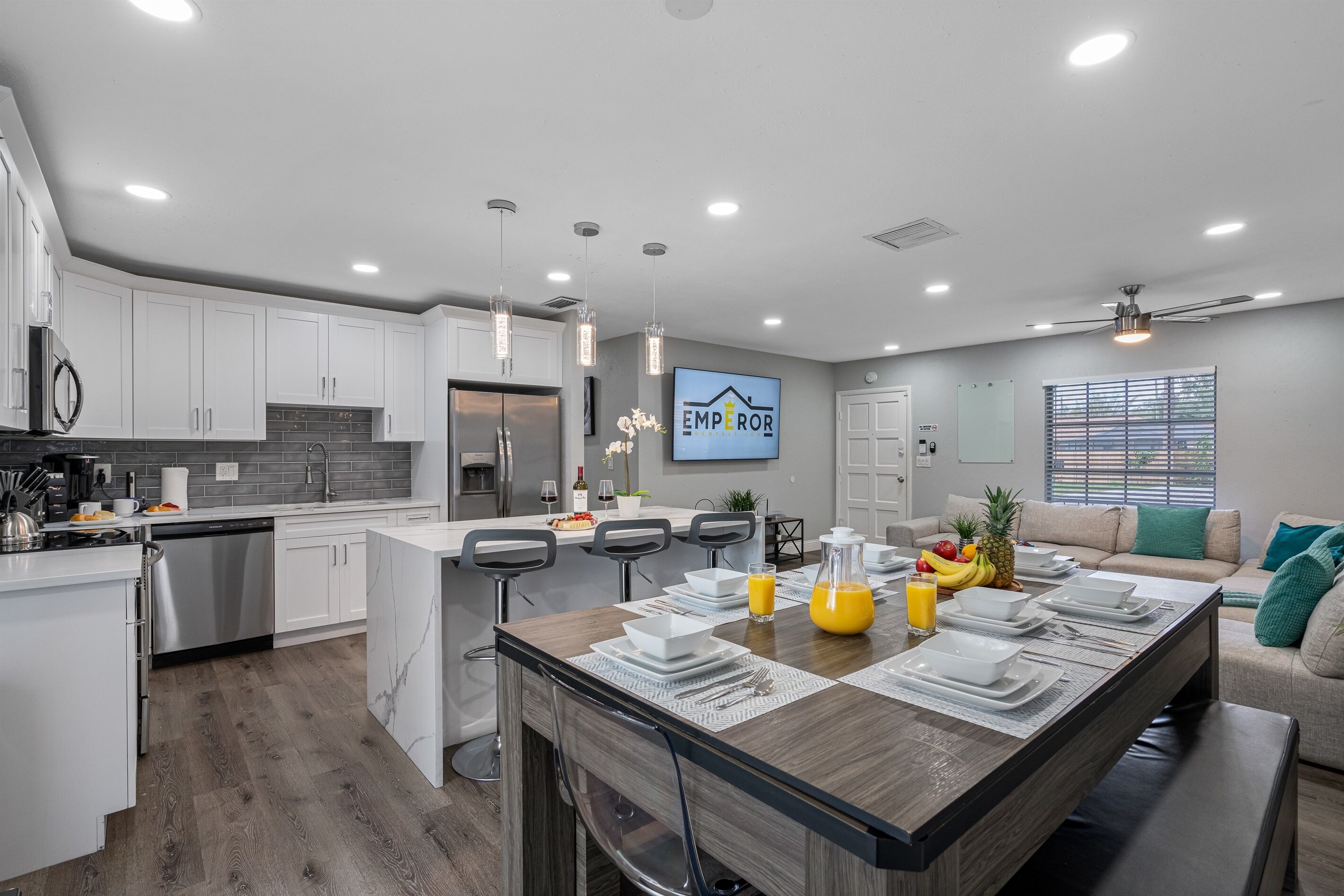 Breathtaking & Renovated Tampa Heated Pool House