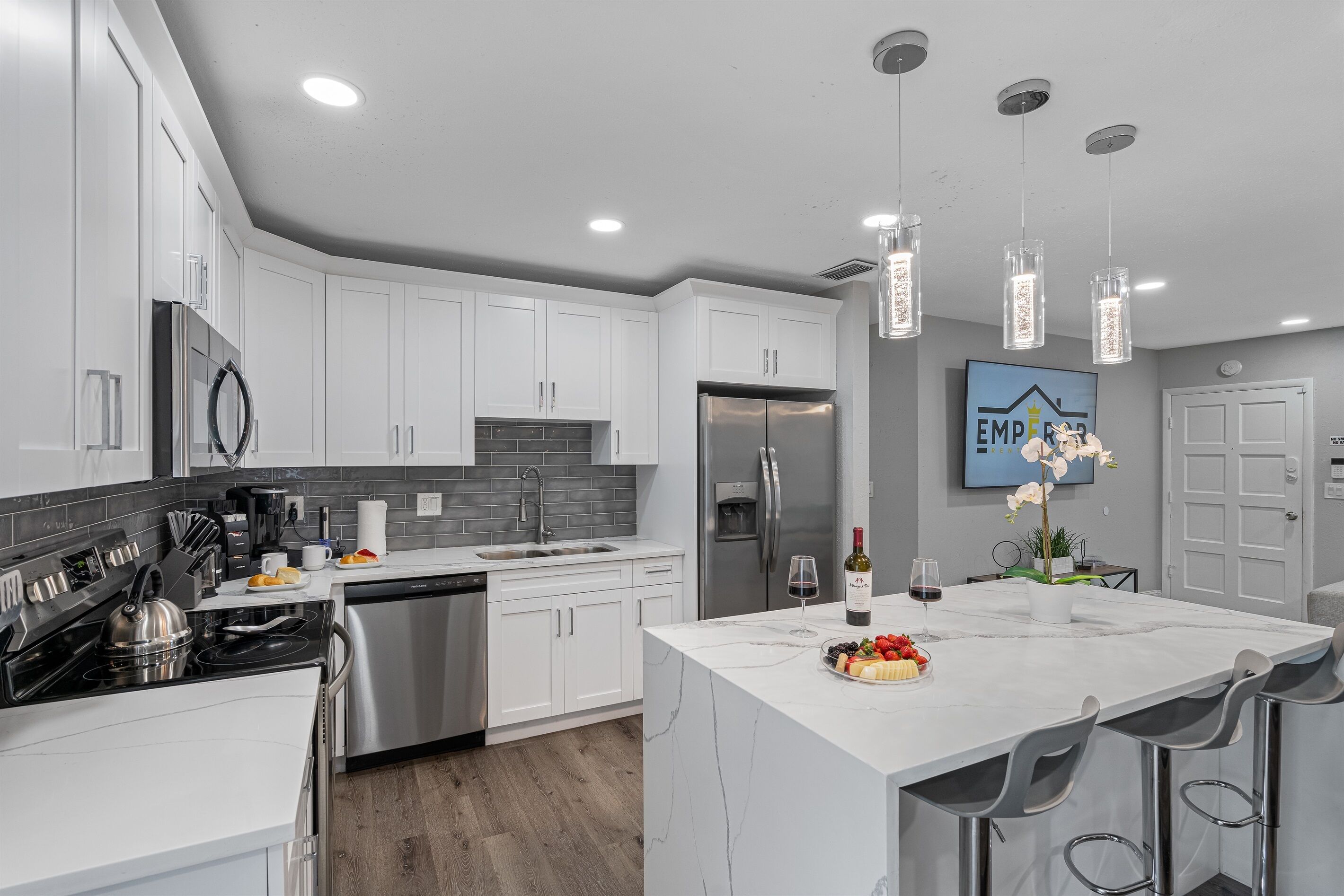 Breathtaking & Renovated Tampa Heated Pool House