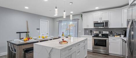 Refrigerador, microondas, horno, placa de cocina