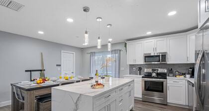 Breathtaking & Renovated Tampa Heated Pool House