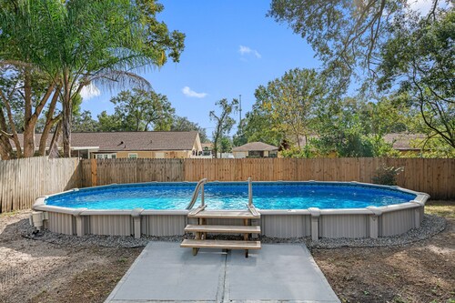 Breathtaking & Renovated Tampa Heated Pool House