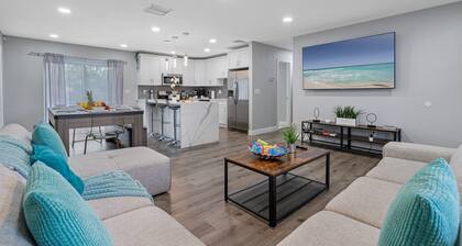 Heated Pool, Sleeps 12, Walk to Parks | 15 Min Walk to Adventure Island