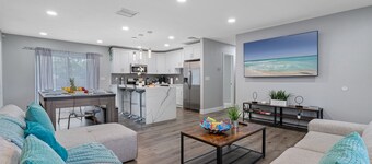 Heated Pool, Sleeps 12, Walk to Parks | 15 Min Walk to Adventure Island