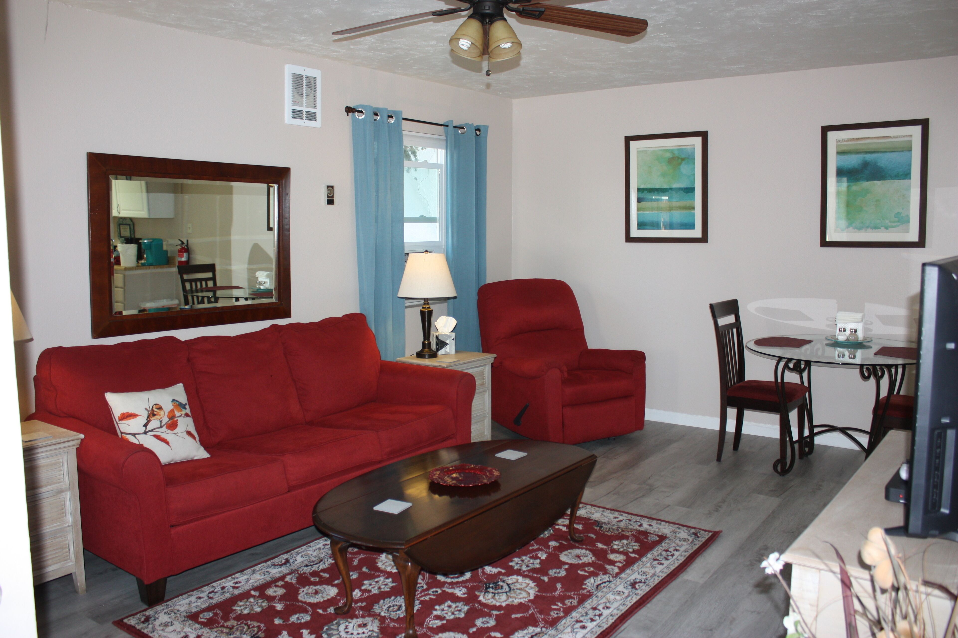 Cozy 1 Bedrm/1 Bth, Walk to Downtown, Pet Friendly, Fenced yard, Covered Patio