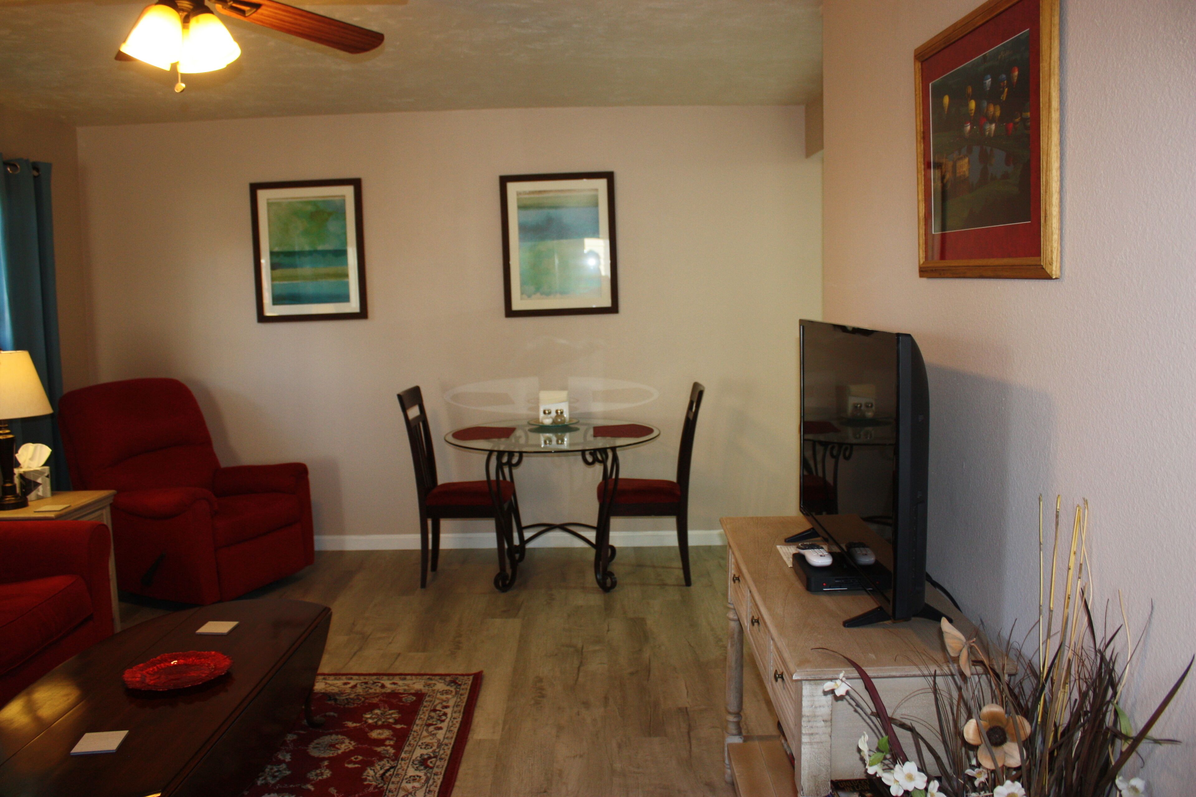 Cozy 1 Bedrm/1 Bth, Walk to Downtown, Pet Friendly, Fenced yard, Covered Patio