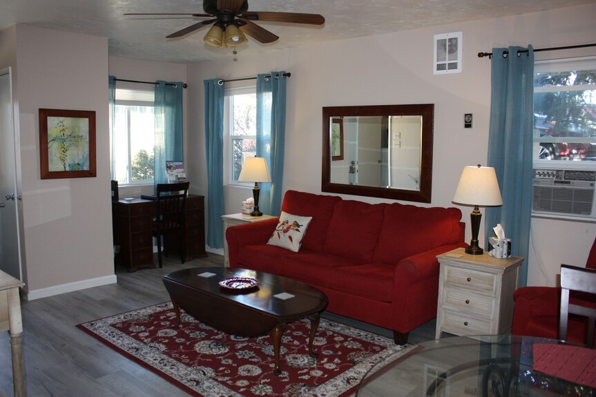 Cozy 1 Bedrm/1 Bth, Walk To Downtown, Pet Friendly, Fenced Yard, Covered Patio - Prescott, AZ