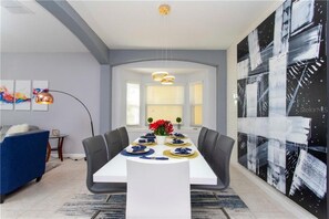 Villa, 6 Bedrooms | Dining