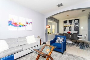 Villa, 6 Bedrooms | Living room