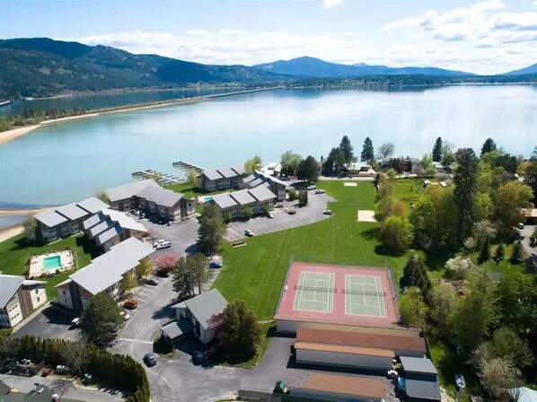 Sport court - Downtown Sandpoint Lakeside Condo (Sandpoint)