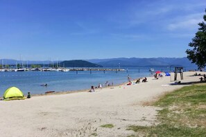 On the beach, beach towels - Downtown Sandpoint Lakeside Condo (Sandpoint)