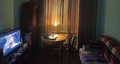 Cozy apartment close to the beach, Train Station and Central Market, Opera House