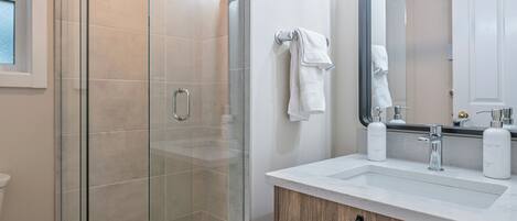 Combined shower/bathtub, hair dryer, towels, soap