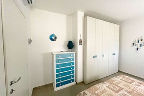1 habitación, tabla de planchar con plancha, wifi gratis y ropa de cama 