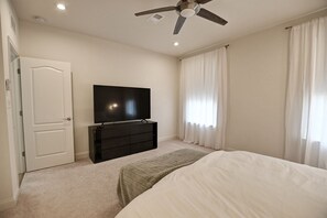4 bedrooms, desk, free WiFi, bed sheets