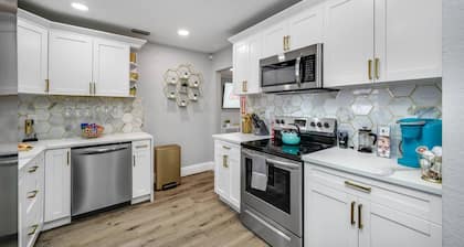 Tampa Retreat with Heated In-Ground Pool & Spa