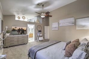 4 Schlafzimmer, Schreibtisch, Bügeleisen/Bügelbrett, Reisekinderbett