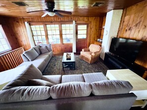 Smart TV - 5 Bedrooms, 3-Minute Walk to the Beach! (North Myrtle Beach)