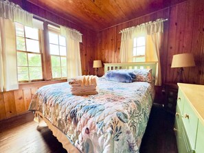 5 bedrooms, travel cot, free WiFi, bed sheets - 5 Bedrooms, 3-Minute Walk to the Beach! (North Myrtle Beach)