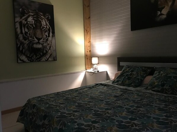 1 chambre, fer et planche Ă repasser, Wi-Fi gratuit, draps fournis