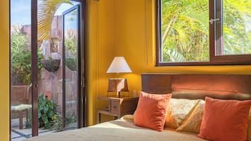 3 camere, una cassaforte in camera, una scrivania, ferro/asse da stiro