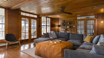 Smart TV, fireplace, books, music library