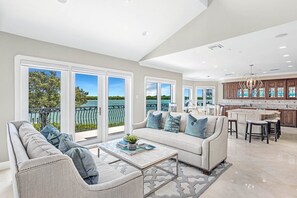 House (Point of View) | Living room