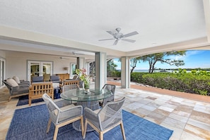 Outdoor dining - Point of View (Captiva)
