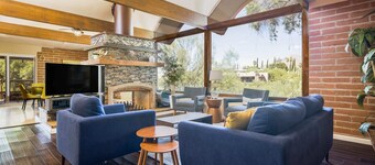 Casa Velo -Mid Century Hot Tub & Amazing Backyard