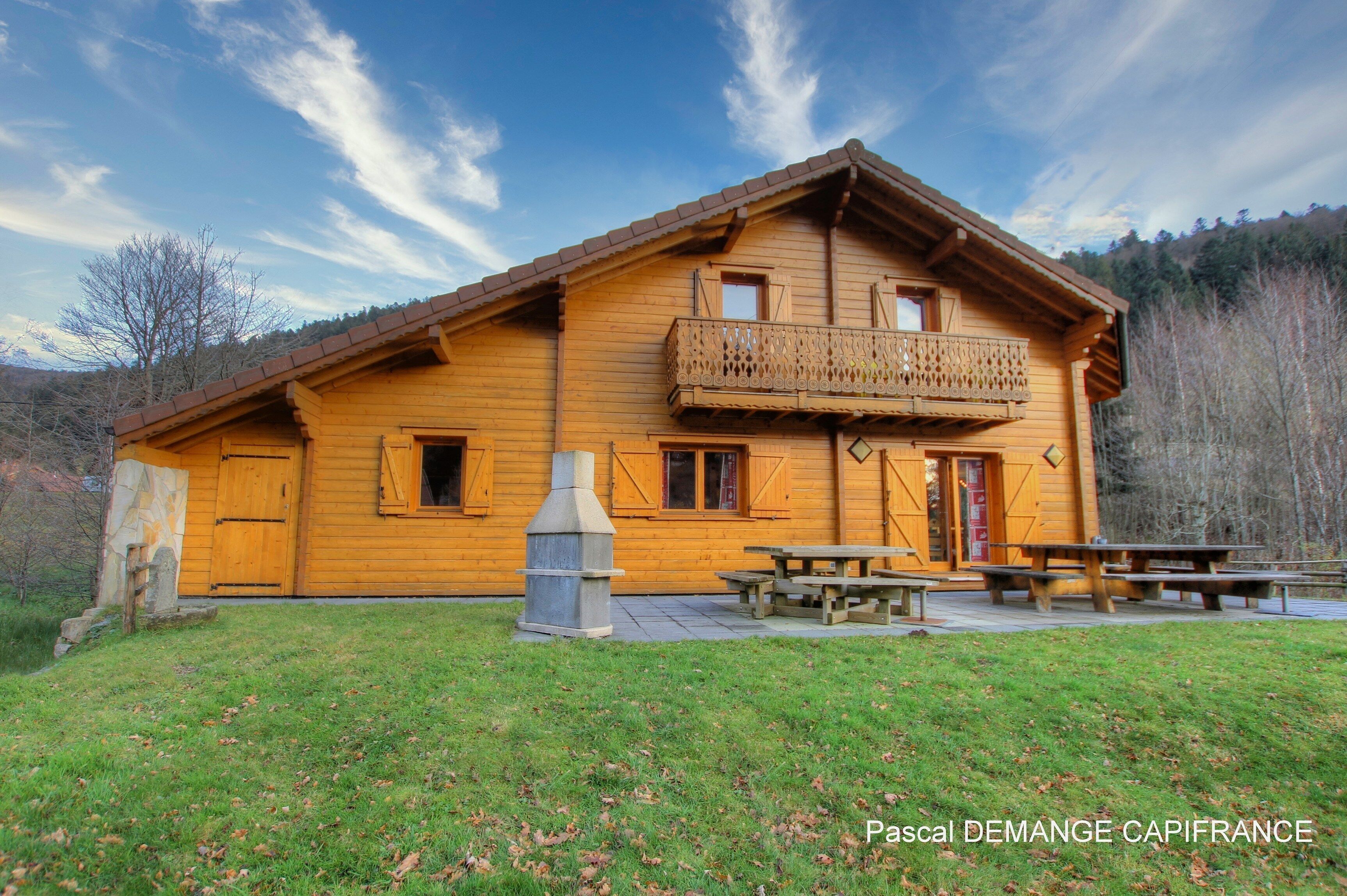 Chalet Avec Terrasse et Sauna