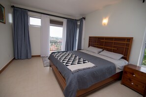 3 Schlafzimmer, Schreibtisch, Bügeleisen/Bügelbrett, kostenloses WLAN