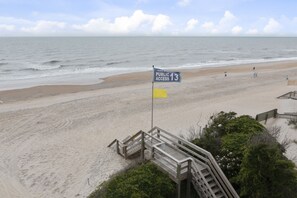 Beach nearby, sun-loungers, beach towels