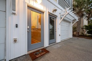 Exterior detail - Luxury Waterfront Retreat with Stunning Views & Golf Cart (Surf City)