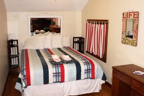 3 bedrooms, desk, iron/ironing board, free WiFi