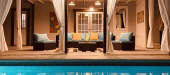 Palm Springs Sun, Sparkling Pool and Mountain Views