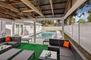 Alberca techada y alberca climatizada